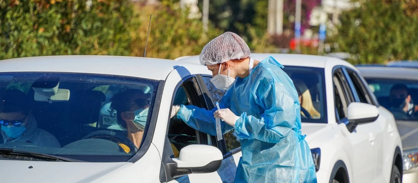 Κορωνοϊός: Τι έδειξαν τα rapid test που έγιναν στη Γλυφάδα (φώτο)